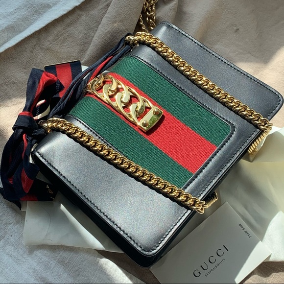 [SOLD] GUCCI Sylvie mini - Picture 2 of 4